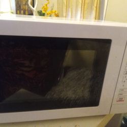 Magic Chef Microwave 
