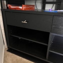Tv Unit In Excellent Condition With Adjustable Shelves