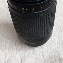 Nikon nikkor af 70-300 zoom lens 1: 4-6.3G

Good condition