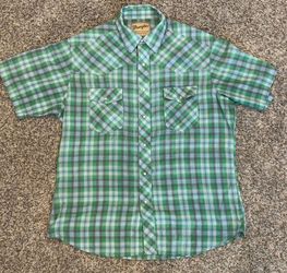 Men’s Wrangler Pearlsnap Size Medium