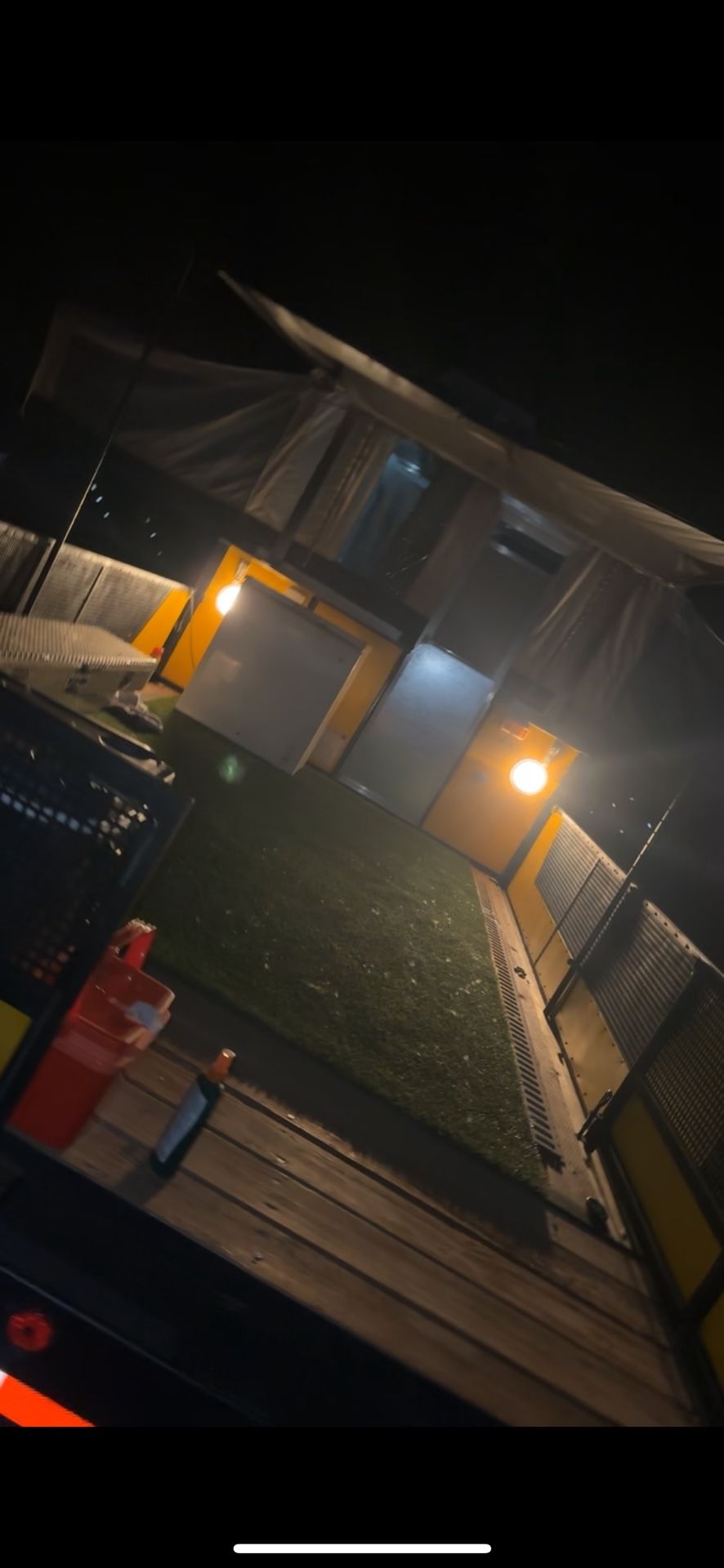 TOY HAULER/POP UP CAMPER