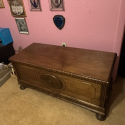 Roos Forest Park Cedar Chest 