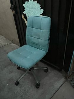 Rolling desk chair in good condition. Azusa