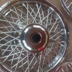 TAPAS PARA RINES TAPS FOR RIMS 15 INCHES GOOD CONDICIÓN ABLO ESPAÑOL