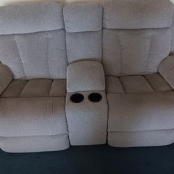 Recliner Couches w/USB charging station console 