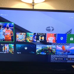 40 INCH TV - NEW CONDITION - WITH REMOTE
