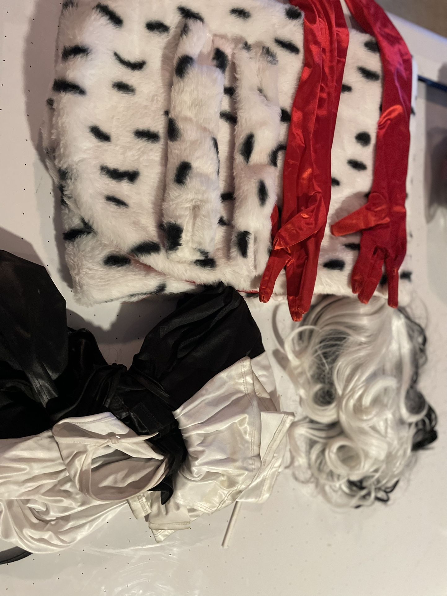 Women’s Costume Cruella de Vil Deville Devil Halloween Size Medium 101 Dalmatians Villain Disney