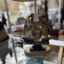 Vintage Wooden Ship Mayflower Columbus Lamp 