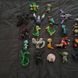 Pokemon figurines