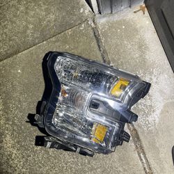 Headlight For A Ford F-150 2015-2017 Right Side