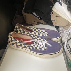 vans size 9.5 i believe 