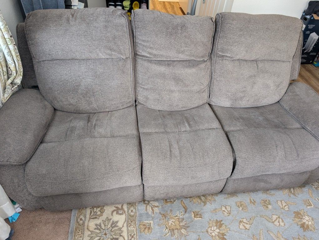 Power Reclining Couch With Dual USB Charging ports On each side