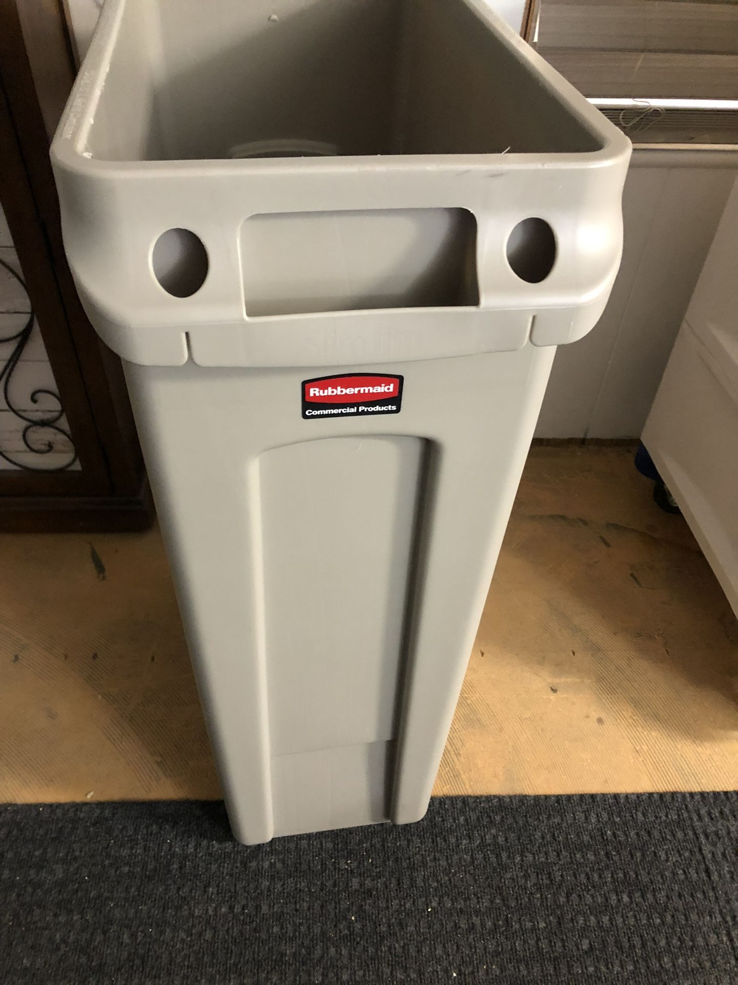 Tall And Narrow 23 Gallon Trash Bin for Sale in Tucson, AZ OfferUp