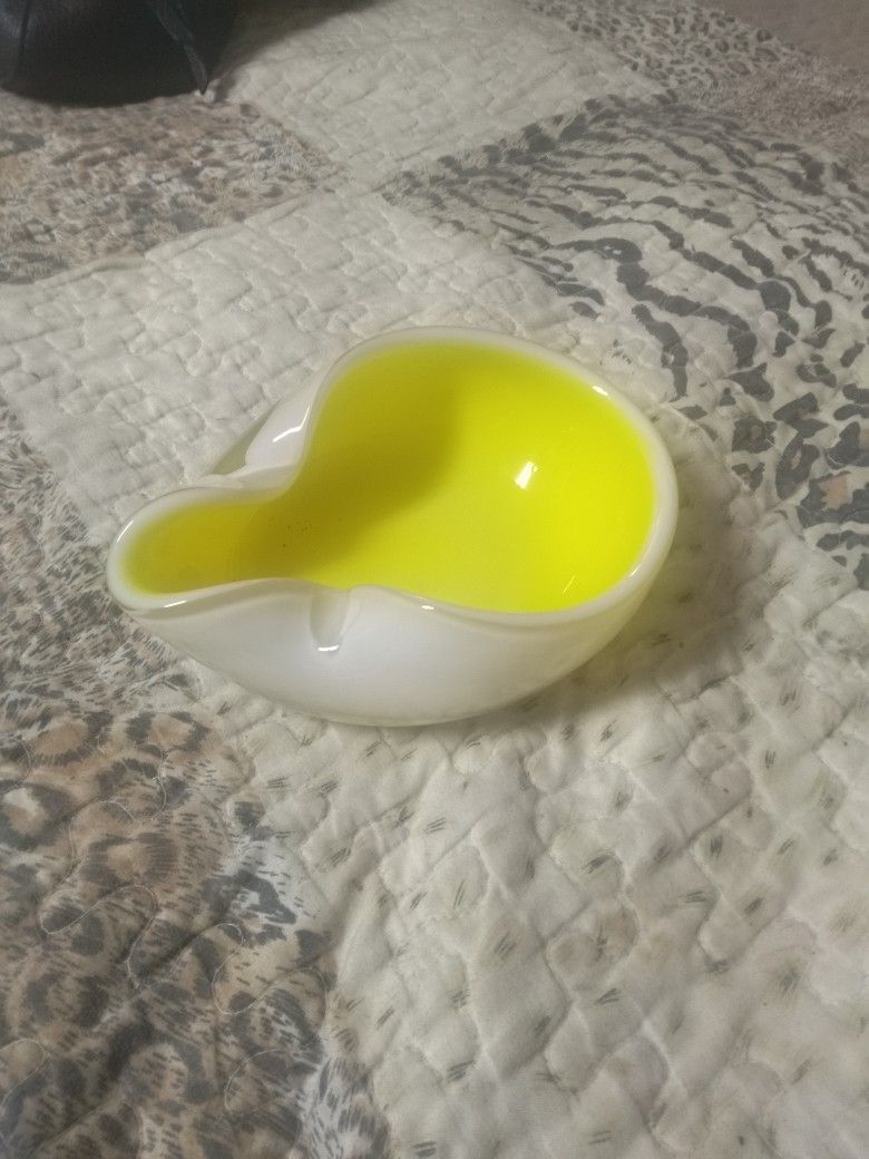 vintage Mid-Century Modern hand-blown Murano glass ashtray or bowl.