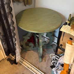 $75 IF YOU CAN PICKUP TODAY Vintage Coffee/Bedside Table 