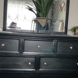 Black Dresser With Mirror