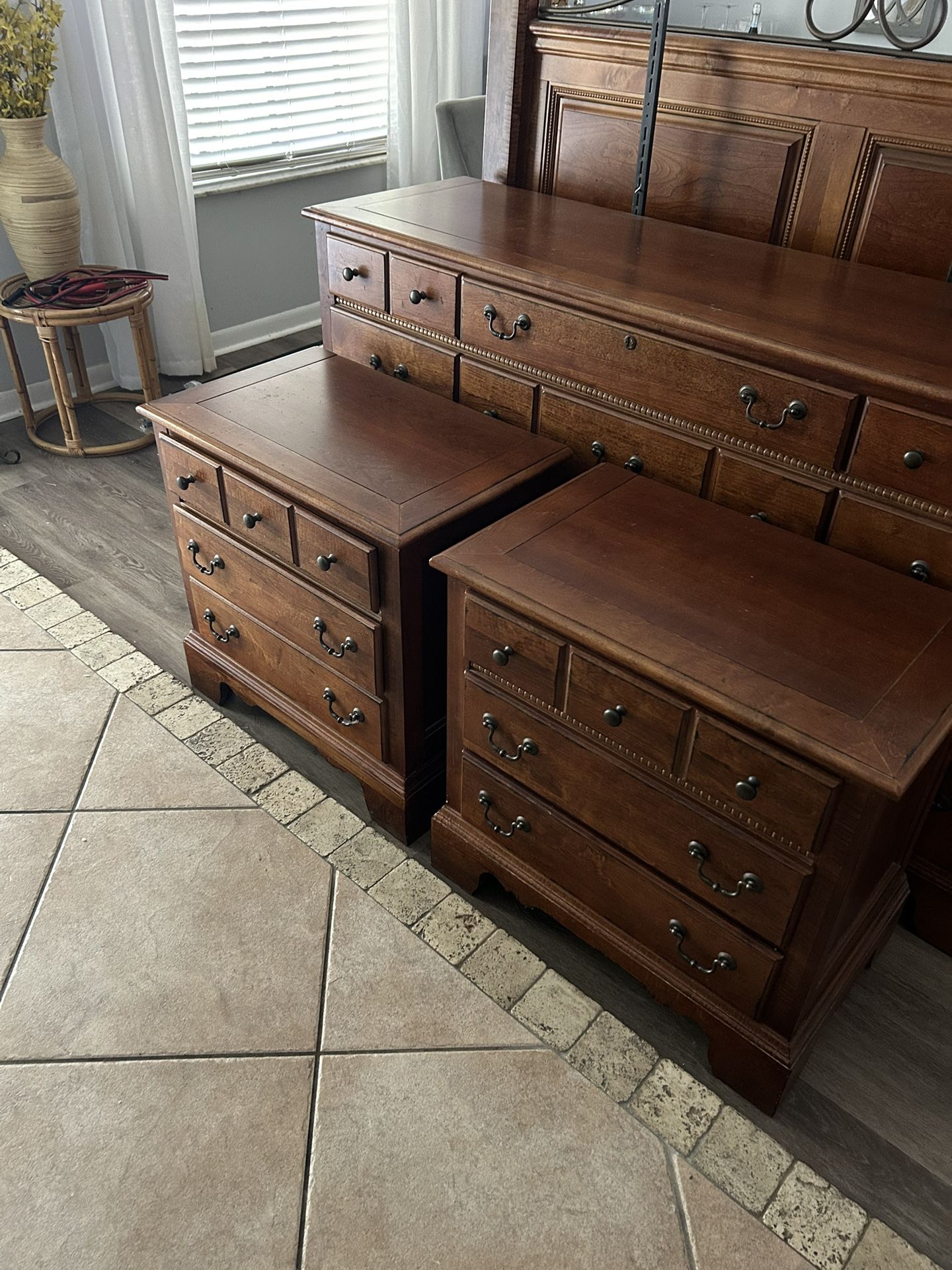 Solid Wood Dresser W Mirror And Headboard, And 2 Nightstands.