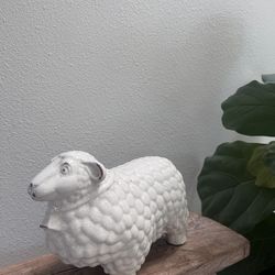 Farm Charm! Vintage LAMB - Cutest 