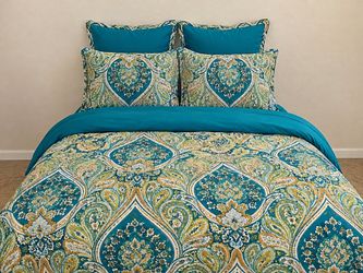 Pier 1 Queen Reversible Duvet Cover + 4 Shams – BEDDING ONLY
