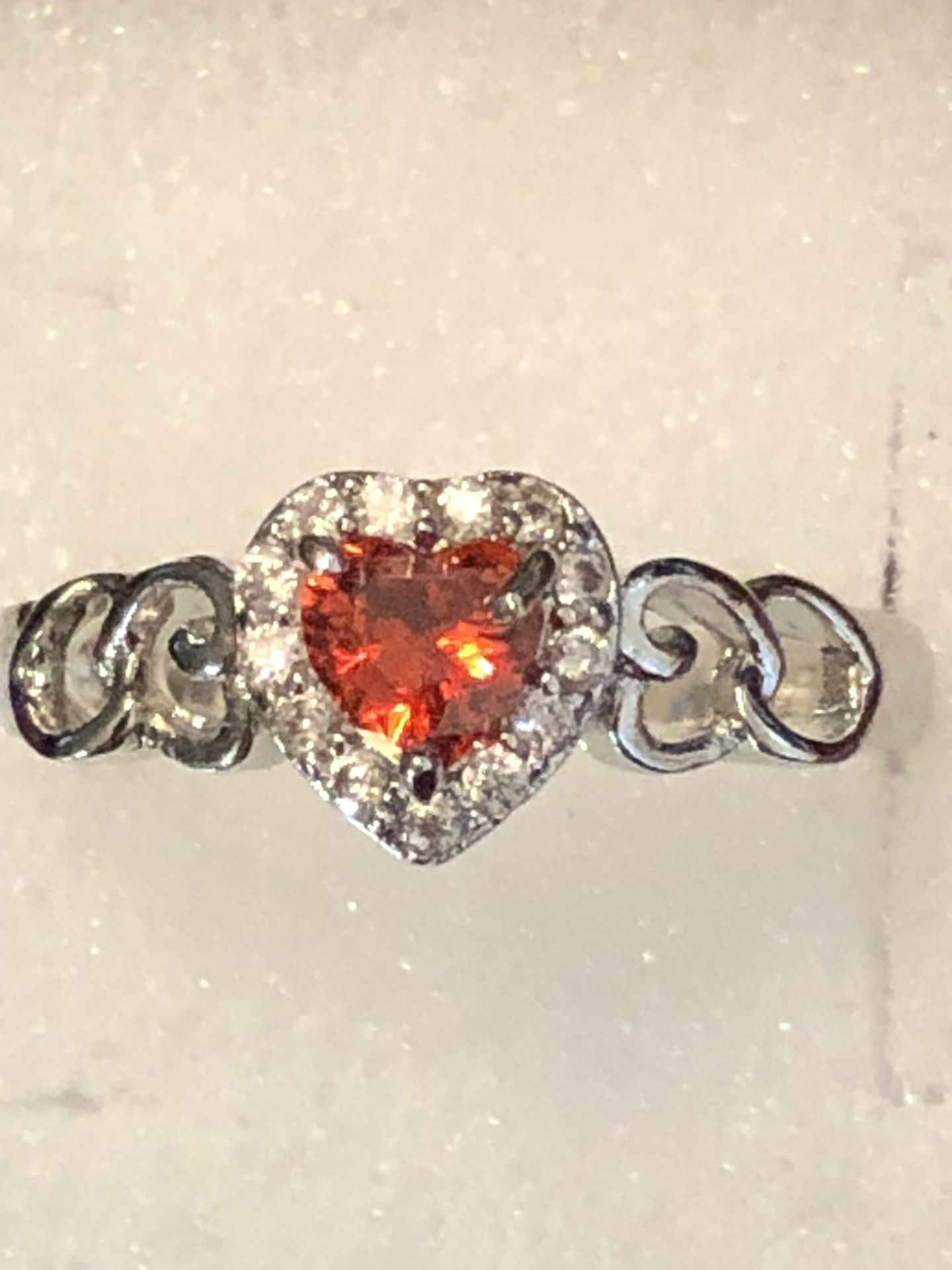 Sz 8 Red Heart Stone Ring