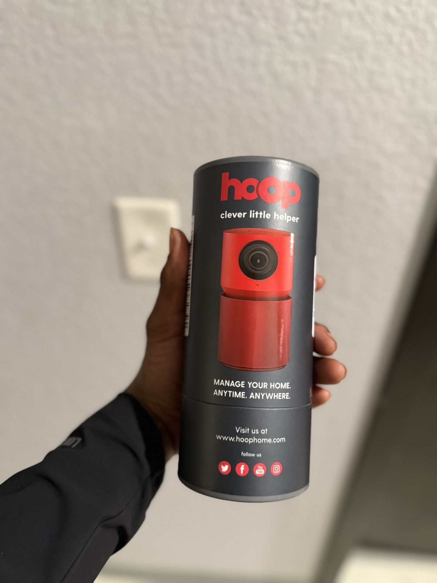 Hoop Wireless HD Indoor Security Camera with 10-Second Automatic Clip Storage, Smartphone App, Night