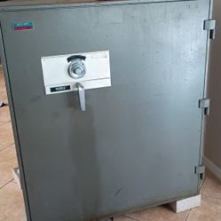 Safe 48x38x35 Deep Weight 1000 Lb Combo Lock