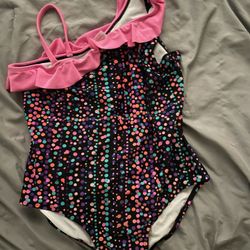 Girls bathing suit 👙