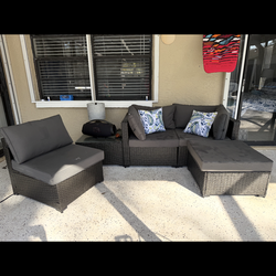 PATIO SOFÁ 150 needs to go asap