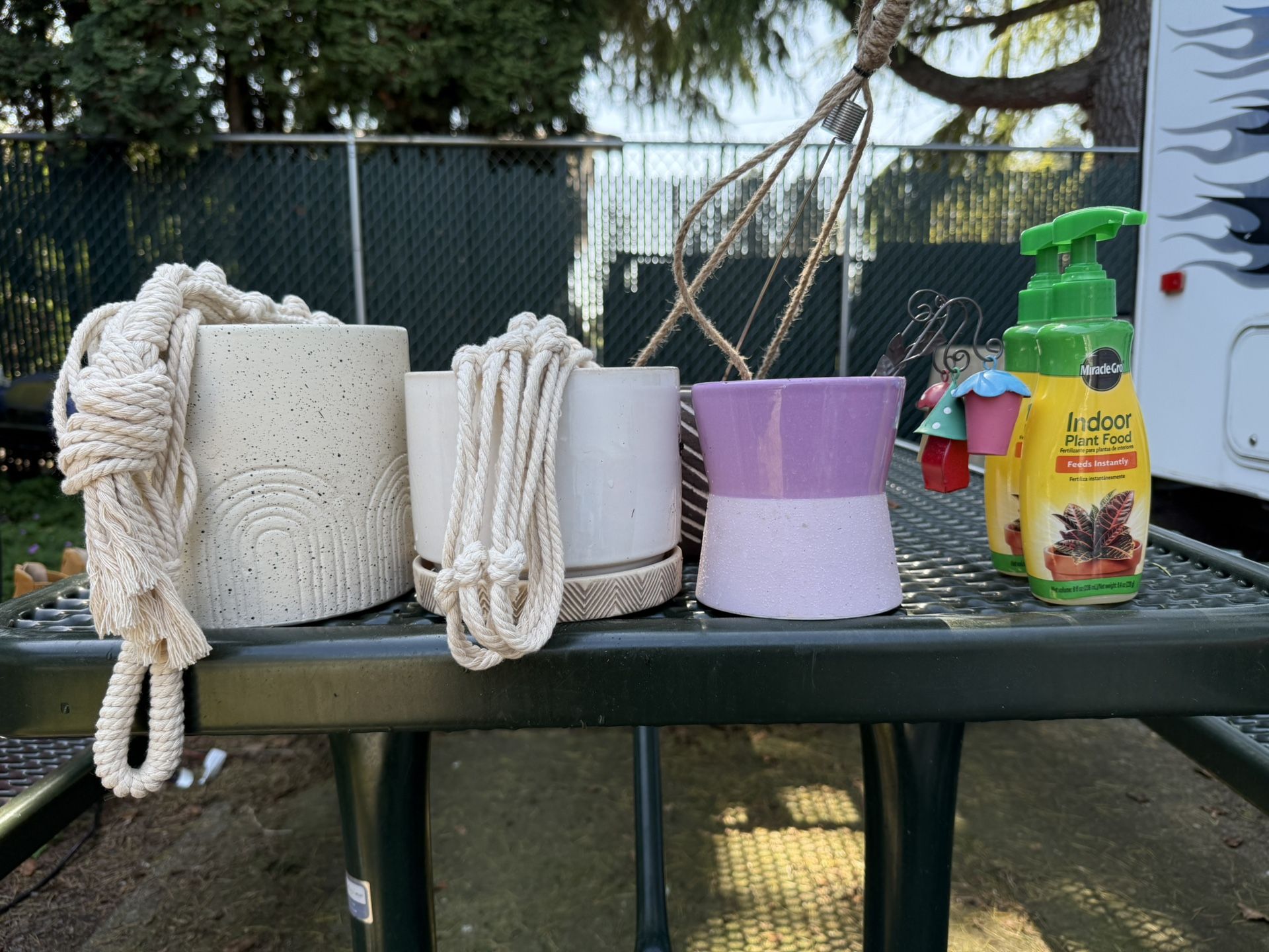 Planters/PlantFood/Misc. Plant Accessories
