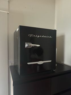 Frigidaire Mini Refrigerator