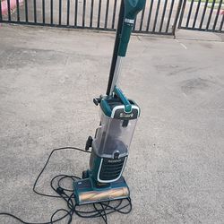 Shark Rotator Vacuum Cleaner - Self-Cleaning Brushroll ZU55