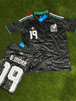 Camisa de México , Gil Mora