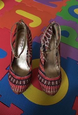 Size 7 1/2 multi color heels with straps