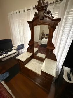 Antique Dresser  Wide: 46” High : 32” Deep: 20” The mirror is high: 84” Which 6  drower