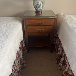 WOODEN NIGHT STAND 