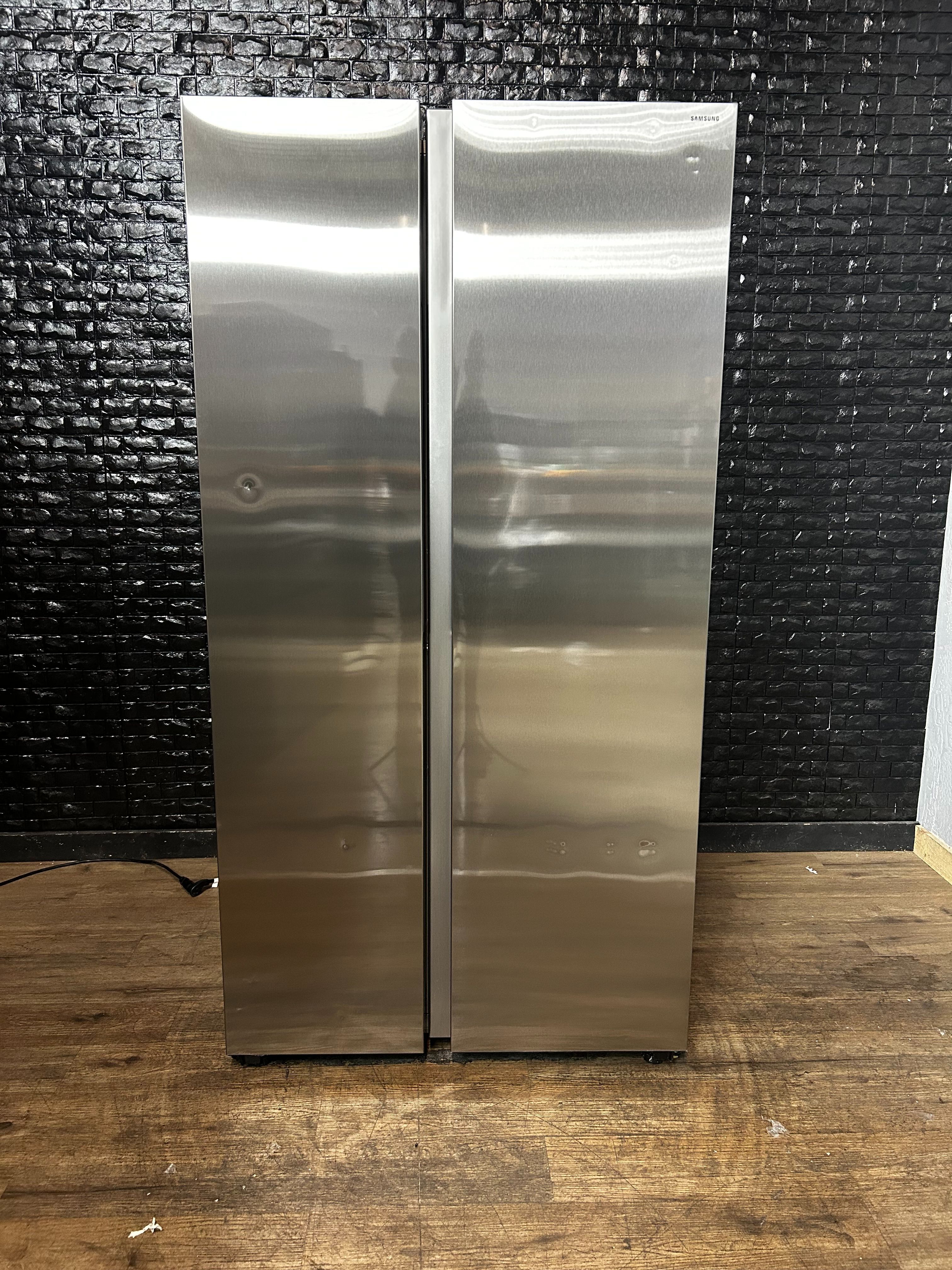 SAMSUNG REFRIGERATOR w/WARRANTY! R2752A