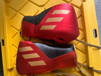 Adidas 8 oz boxing gloves