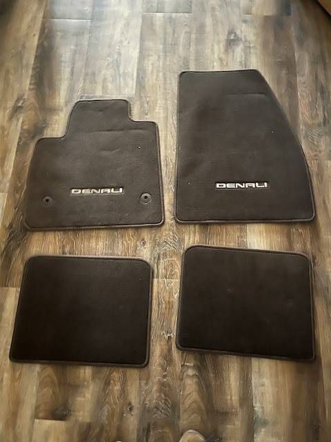 From 2017 GMC Acadia Denali floor mats new good for 2017-2023