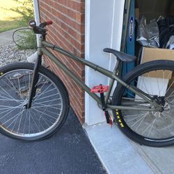 Custom Built Verde Dirt Jumper 