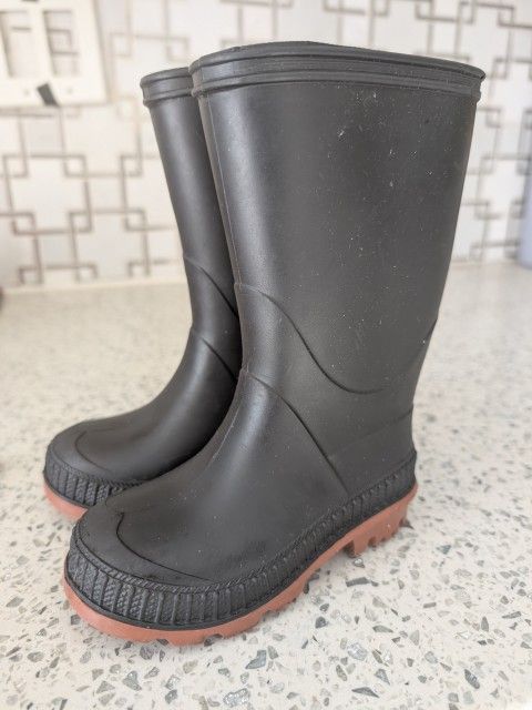 Rain Boots Size 7T