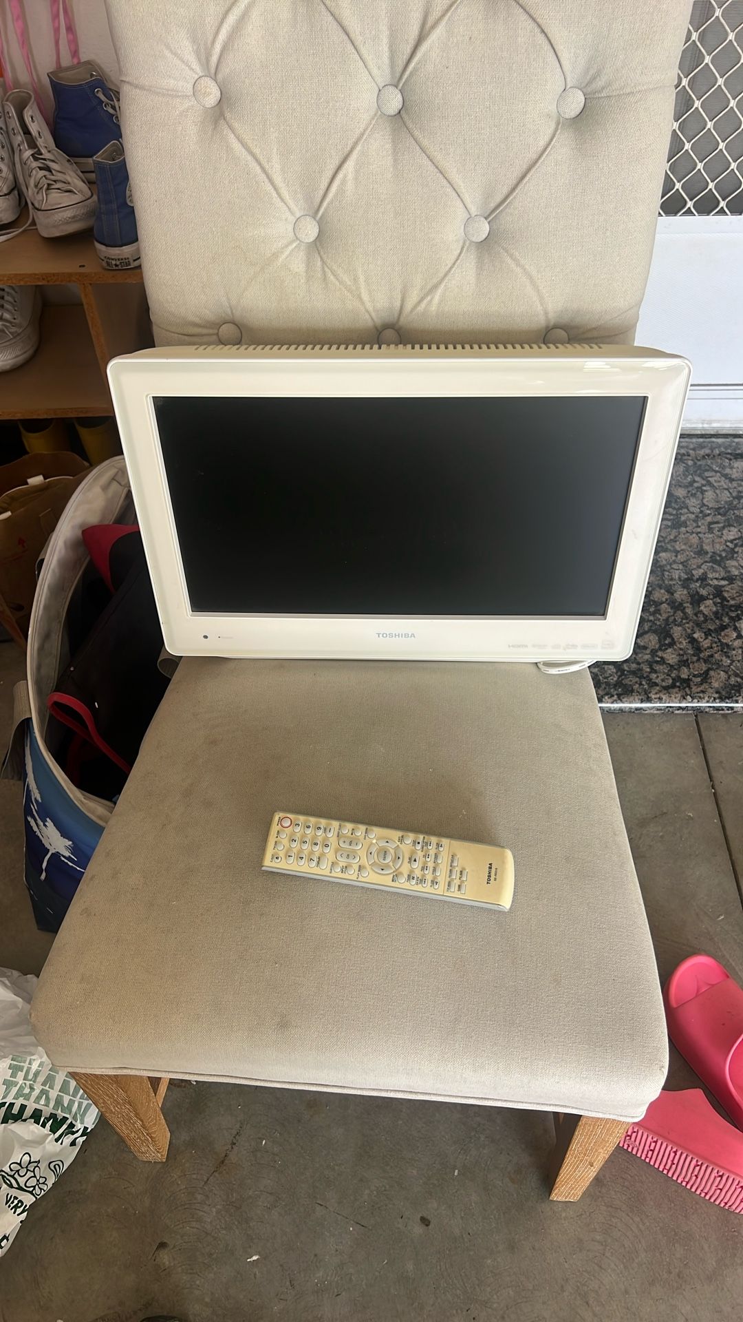 Toshiba LCD TV DVD Monitor 19LV611U