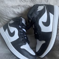 Jordan 1 Men Size 8 Black And White Like New Barely Worn Nike