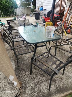 Outdoor table and 4 chairs free
