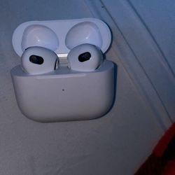 AirPods 3 with Wireless Charging Case