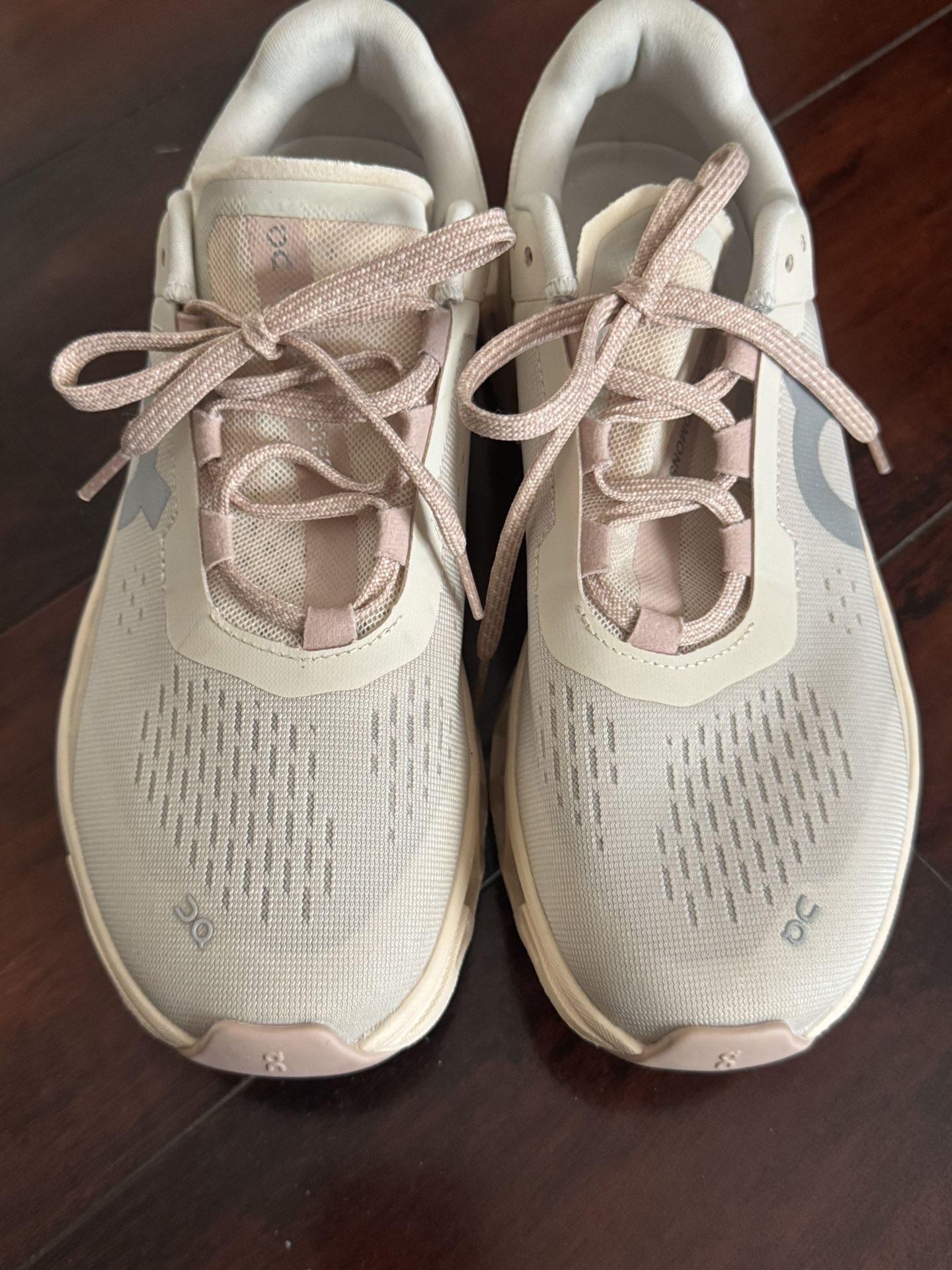 On Women’s Cloudmonster running shoes Size 8.5