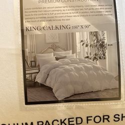 (NEW) LUXURY PREMIUM COMFORTER. WHITE PINCH PLEAT DESIGN PREMIUM KING/CA KING 106" X 90"