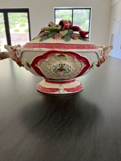 Fitz & Floyd Florentine Christmas Reindeer Handle Soup Tureen