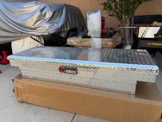 New crescent jobox aluminum tool box fits any small truck tacoma / ranger frontier /s10 etc size 61” lo g x 20 7/8” wide x 11” top comes with key aski