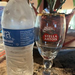 Nice Stella Glasses 6 Count. $20