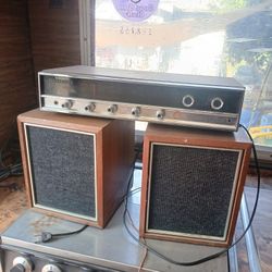 VINTAGE PANASONIC STEREO AND SPEAKERS!! 225$